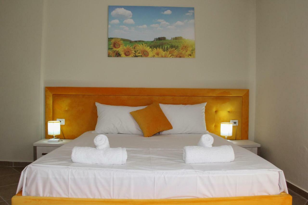 Sunrise Hotel Sarande Exterior photo
